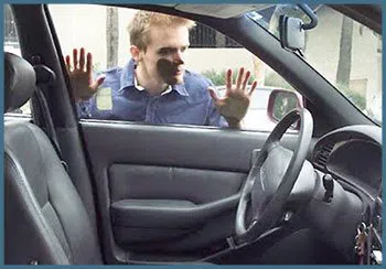 Safe Key Shop Minneapolis, MN 612-568-1057 - 19-locked-keys-in-car